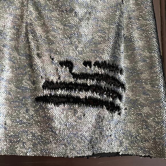 FREE People | FP One Camo Reversable Sequin Mini Skirt Silver black| Size 2 - Picture 3 of 8